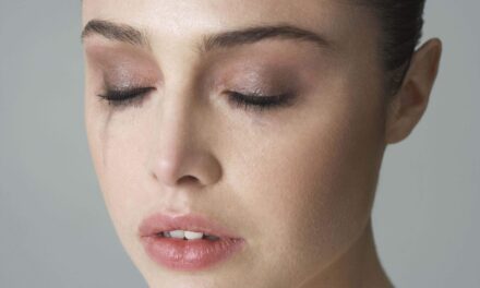 How To Achieve The Runny Mascara Look Quickly